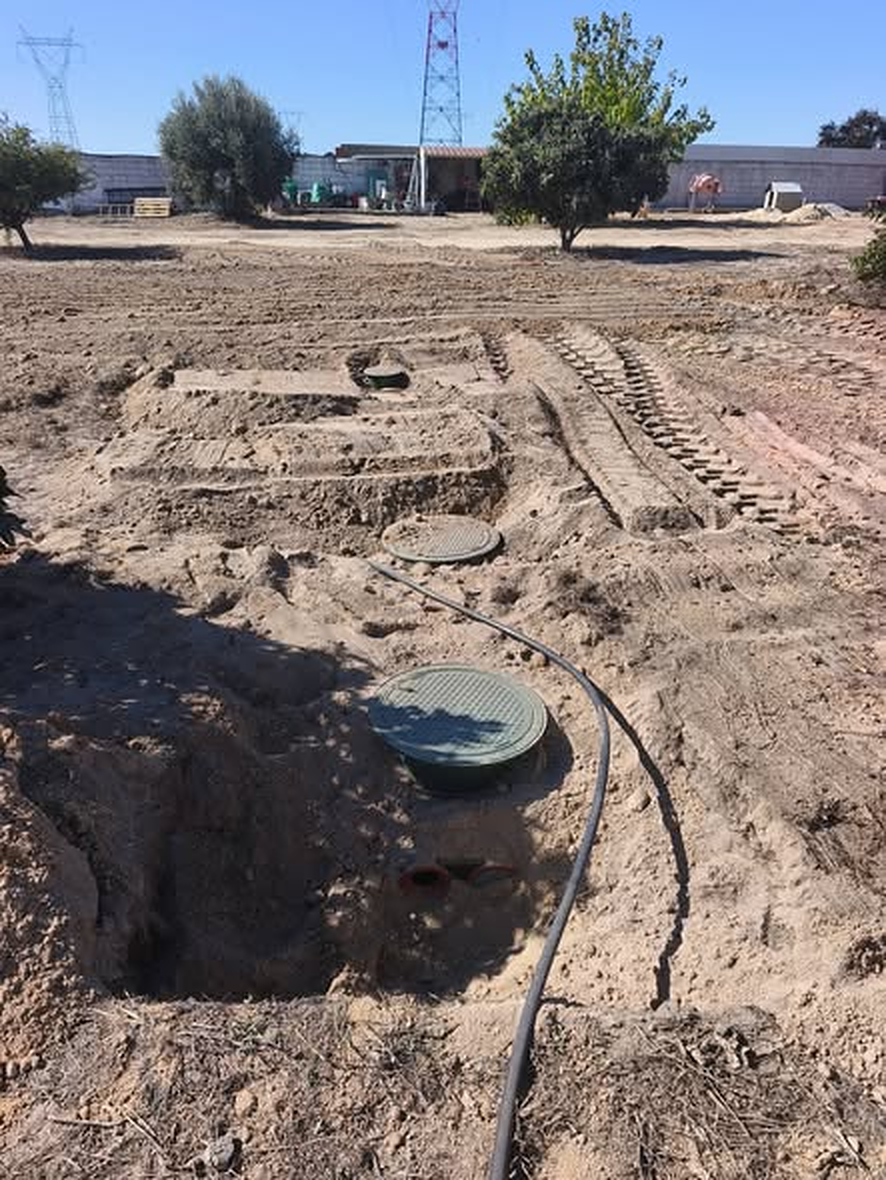 Tampas de visita de fossas instaladas em terreno aberto